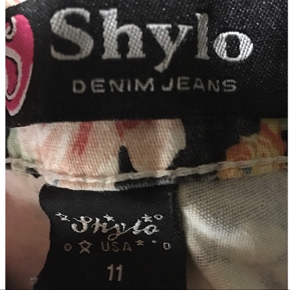 Shylo • Floral Denim Jeans (Stretchy) Pants🌺 - Picture 5 of 6